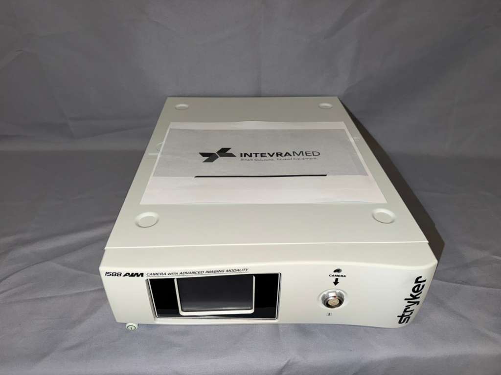 Stryker 1588 AIM Camera with coupler and L10 LED Light Source